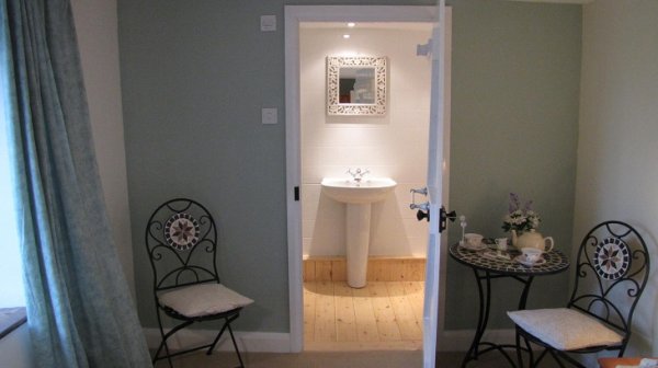 Worswell Barton B&B gunrow ensuite.jpg